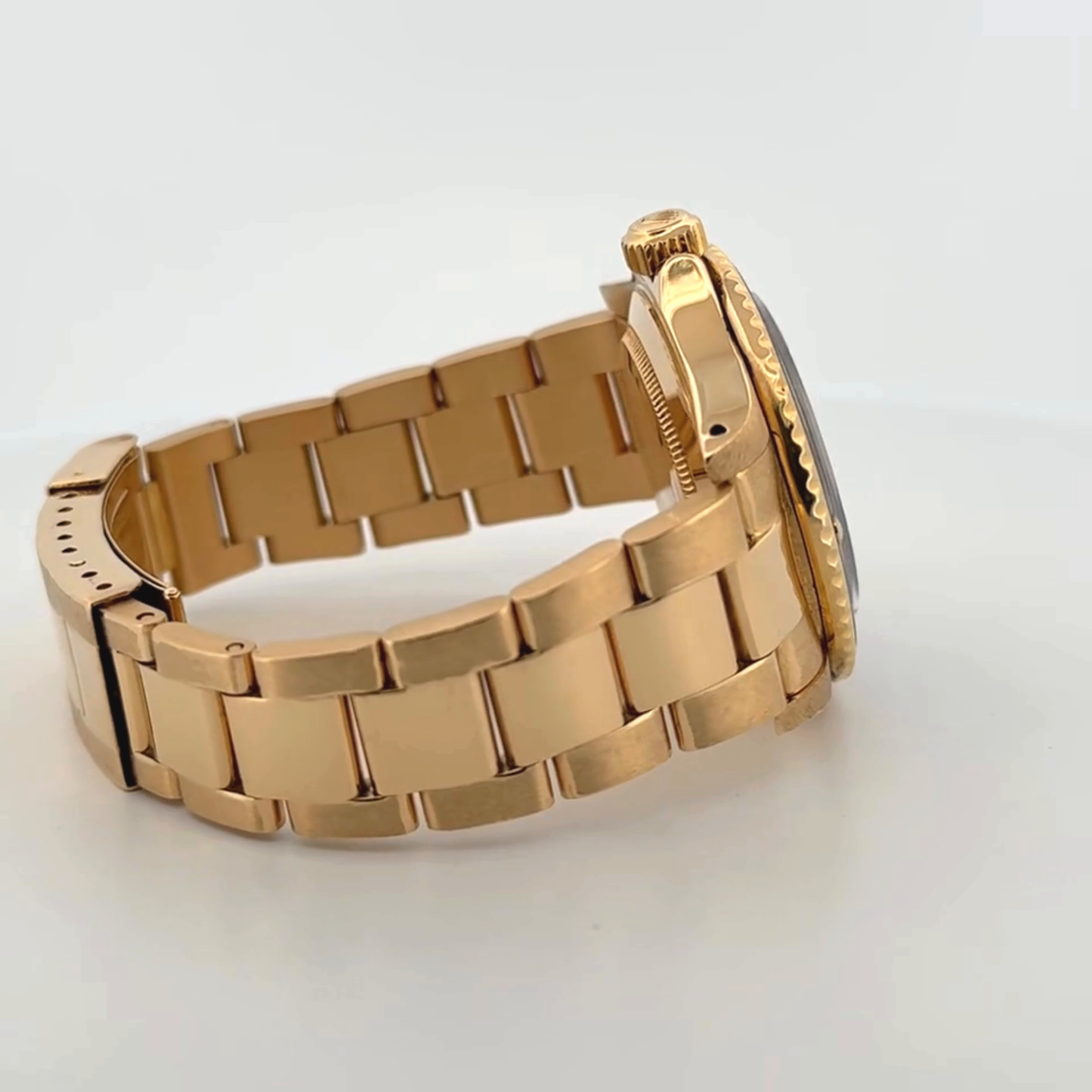 Rolex Submariner 18k Yellow Gold (16808)