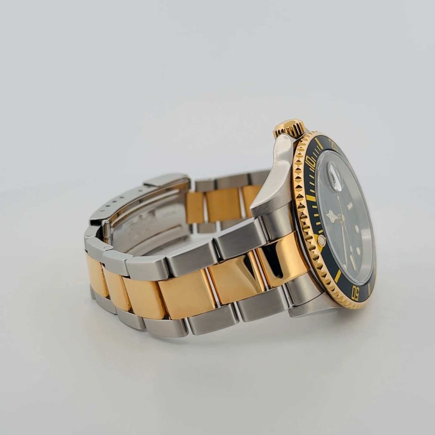 Rolex Submariner Two-Tone (16613T)