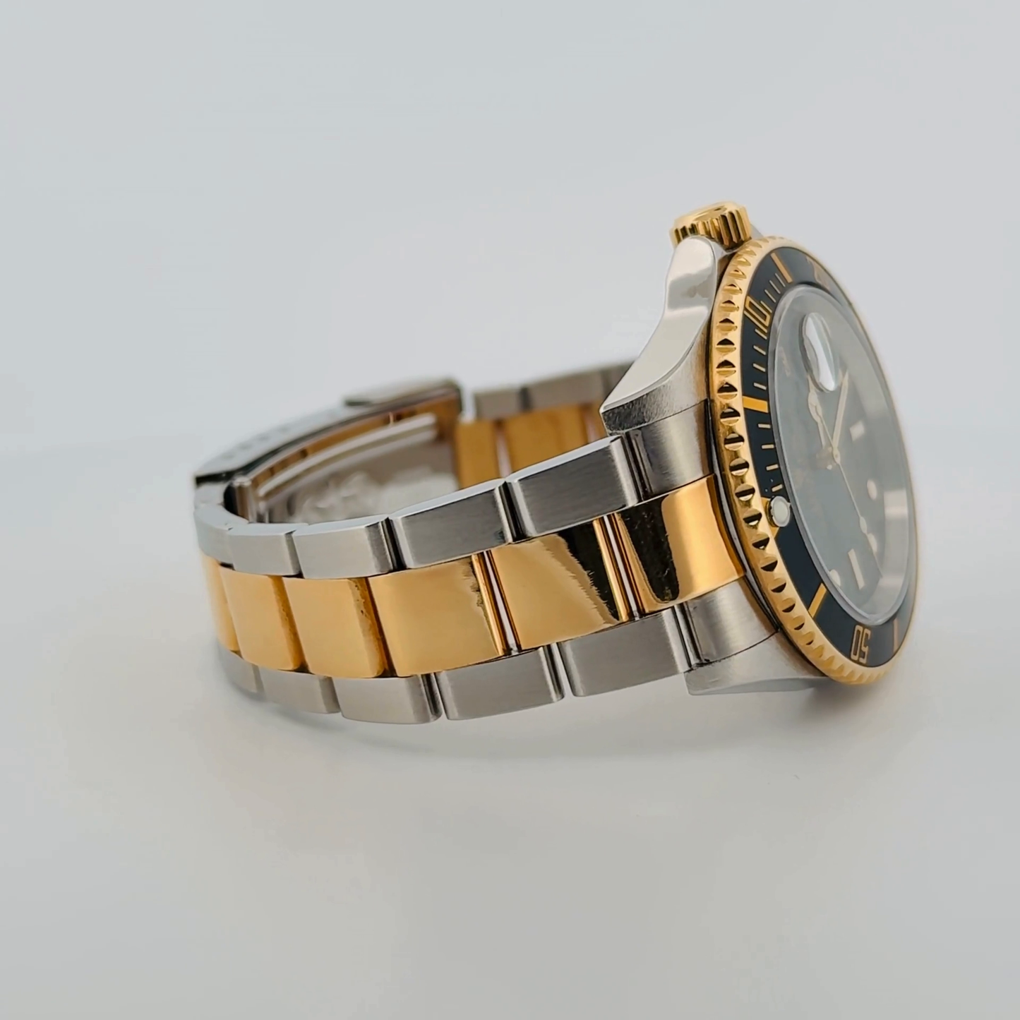 Rolex Submariner Two-Tone (16613T)