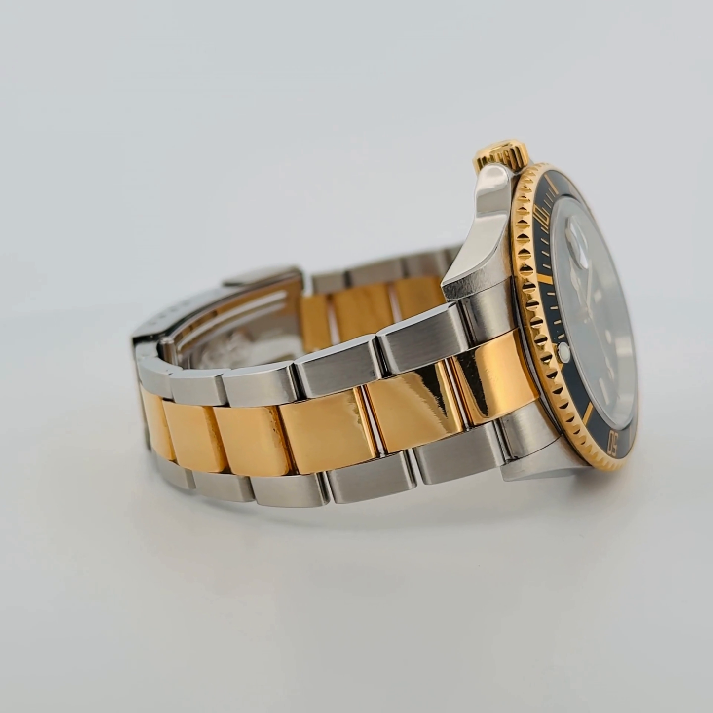 Rolex Submariner Two-Tone (16613T)
