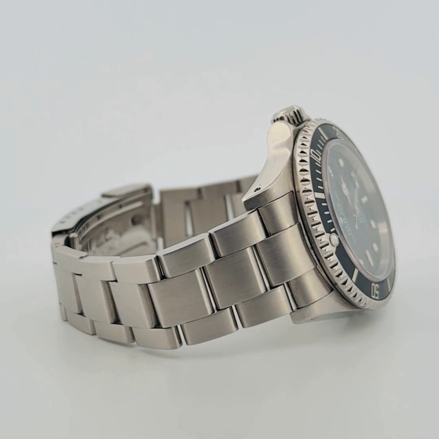Rolex Sea-Dweller (16600)