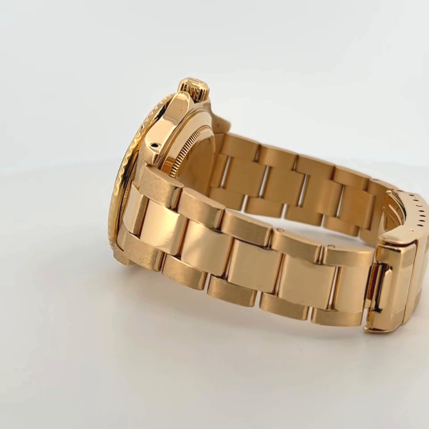 Rolex Submariner 18k Yellow Gold (16808)