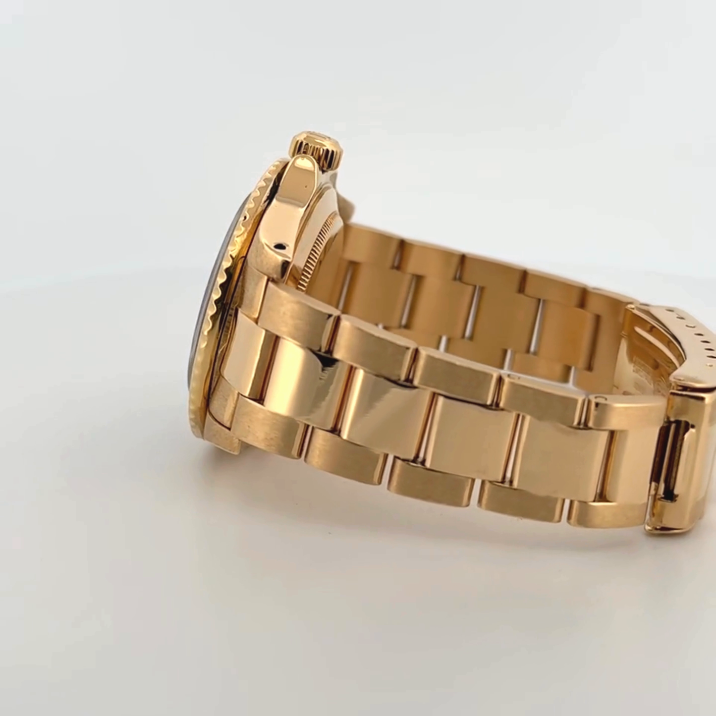 Rolex Submariner 18k Yellow Gold (16808)