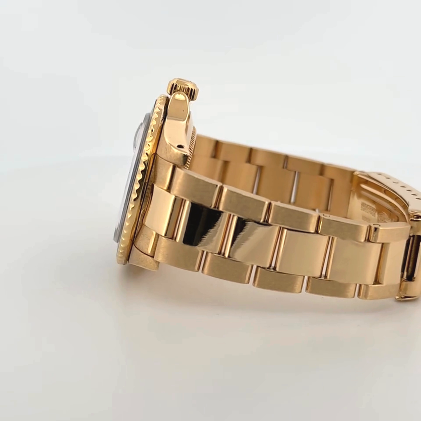 Rolex Submariner 18k Yellow Gold (16808)