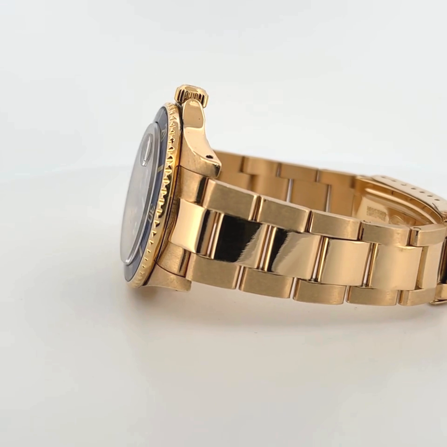 Rolex Submariner 18k Yellow Gold (16808)