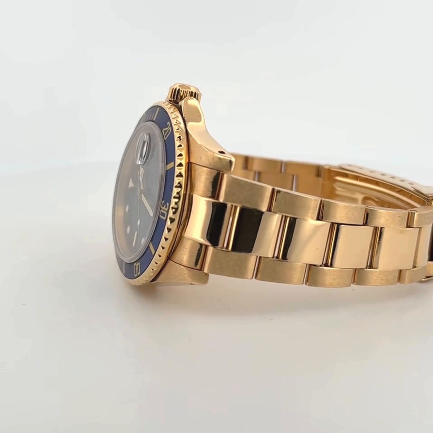 Rolex Submariner 18k Yellow Gold (16808)