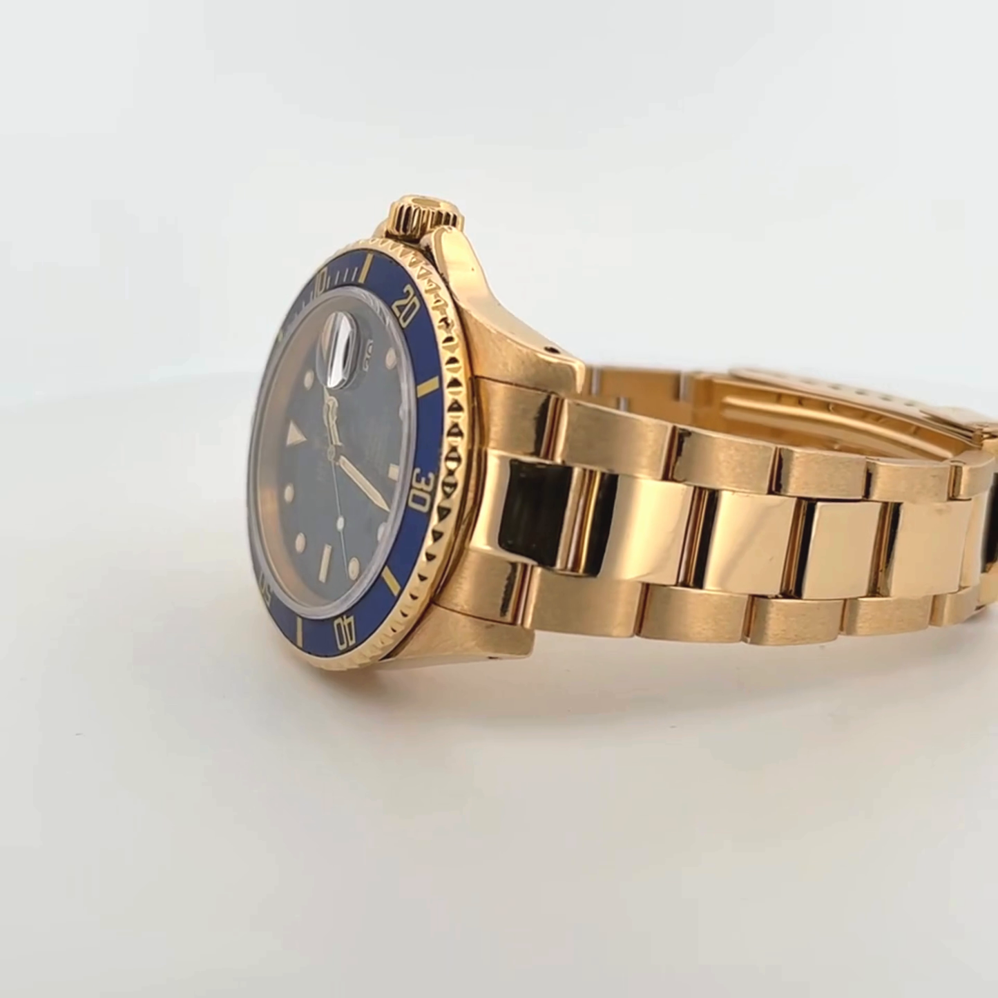 Rolex Submariner 18k Yellow Gold (16808)