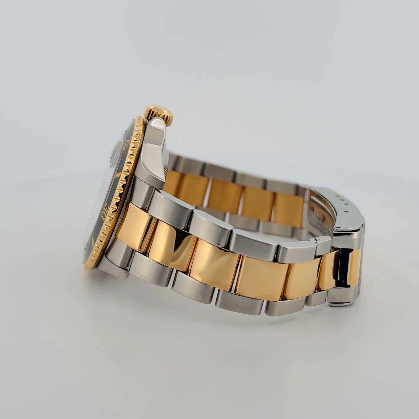 Rolex Submariner Two-Tone (16613T)