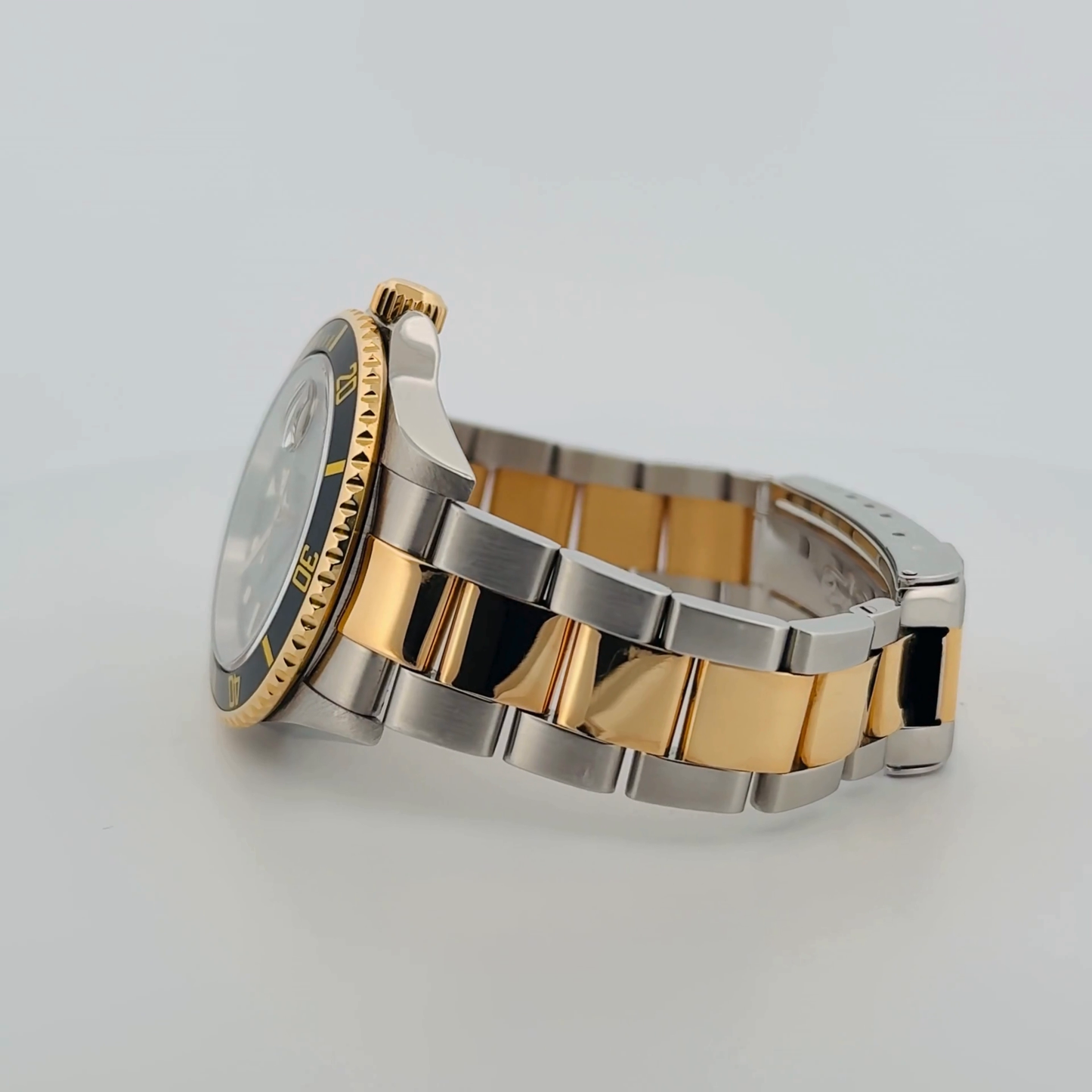 Rolex Submariner Two-Tone (16613T)