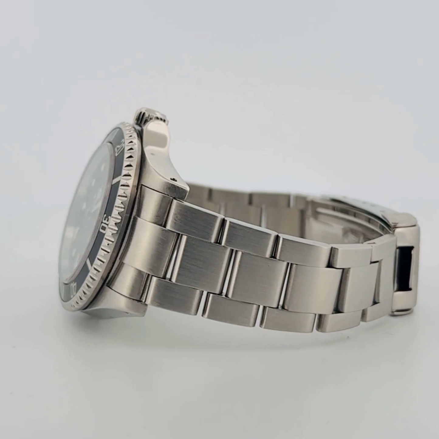 Rolex Sea-Dweller (16600)